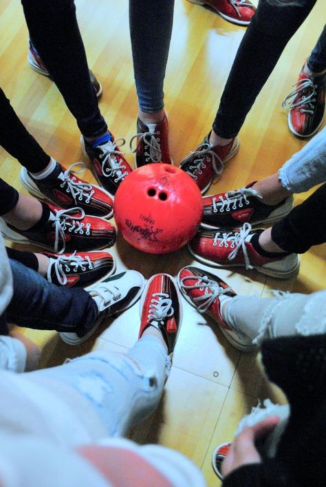 Retro Bowling Party, Birthday Party Bowling, Adult Bowling Party Ideas, Bowling Birthday Party Ideas, Bowling Themed Birthday Party, Bowling Alley Party, Bowling Party Themes, Birthday Party Sleepover, Bowling Pictures