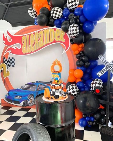 Hot Wheels Party Decorations, Hot Wheels Themed Birthday Party, Birthday Party Paper Decorations, Ruby Rabbit, Hotwheels Birthday Party, Boys First Birthday Party Ideas, Hot Wheels Birthday, Hot Wheels Party, Event Stylist