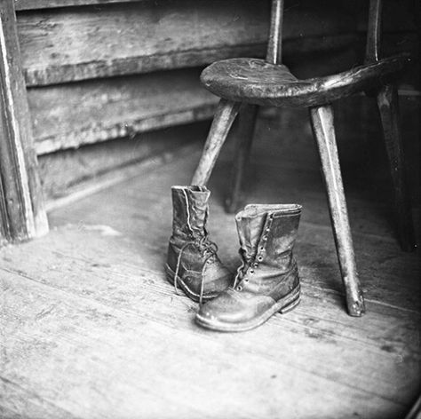 still life - this tells a story and i like the lighting on the chair legs and boots Photography Still Life, Vintage Background, Still Life Photos, Still Photography, Foto Tips, Background Photography, Photography Classes, Still Life Art, Background Vintage