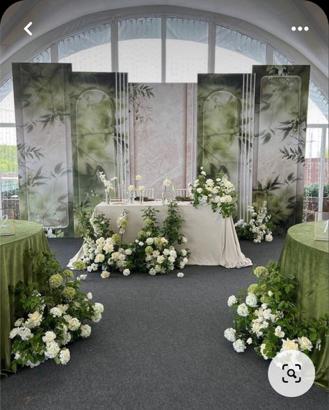 Green And White Theme Party, Green Backdrops Wedding, White And Green Themed Wedding, Forest Green And White Wedding Decor, White And Green Wedding Backdrop, Wedding Green Backdrop, Green Theme Wedding Decor, Green Wedding Backdrop, White And Green Centerpieces