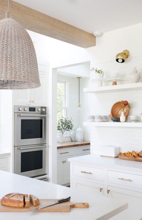 Modern and Unique Lighting Ideas for the Kitchen Interior Design Minimalist, Kitchen Design Color, Classic Kitchen, Kitchen Farmhouse, Style Deco, Unique Kitchen, Counter Tops, Boho Home, Kitchen Colors