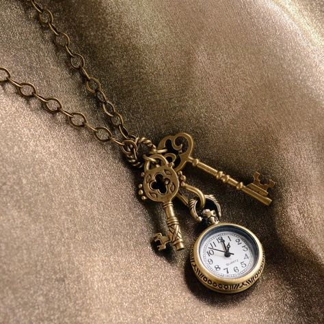 Alice In Wonderland Key, Clock Necklace, Steampunk Aesthetic, Watch Pendant, Steampunk Watch, Victorian Necklace, Pocket Watch Necklace, Style Steampunk, Steampunk Accessories