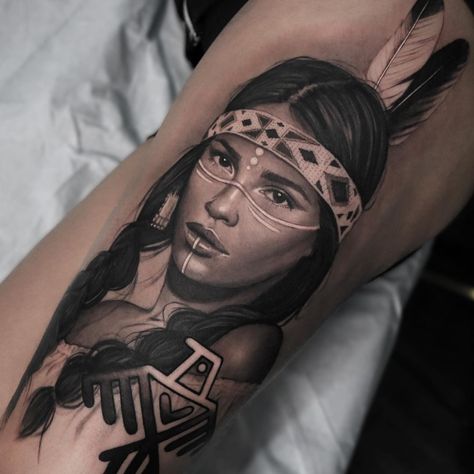 Tattoo Indien, Indian Headdress Tattoo, Indian Women Tattoo, Tattoo Bein Frau, Payasa Tattoo, Native Indian Tattoos, Indian Girl Tattoos, Native American Tattoo Designs, Indian Tattoo Design