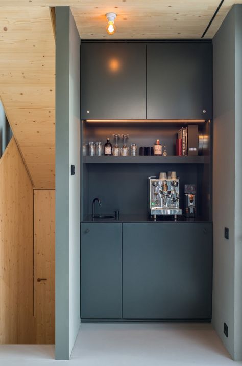 Office Kitchenette, Office Coffee Bar, Diy Coffee Station, Office Pantry, Small Wooden House, Home Coffee Stations, Narrow House, Gut Feeling, Mini Kitchen