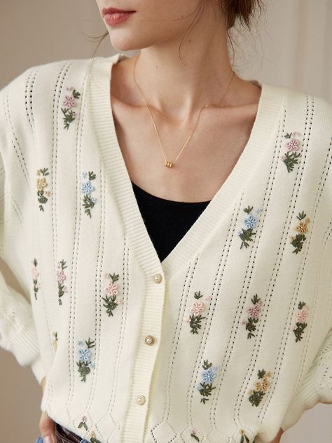 be53ee61104935234b174e62a07e53cfdesc48274751ri White Knit Cardigan, Simple Retro, Retro Mode, Fall Fashion Trends, Mode Inspiration, Looks Vintage, Look Chic, The Words, Pretty Outfits