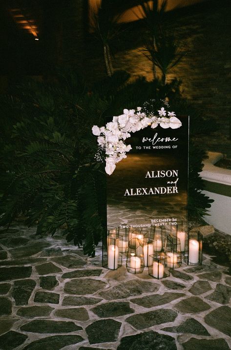 All White Wedding With Black Accents, Black Tie Elegant Wedding, Dark Wedding Vibes, Engagement Party Florals, Bar Wedding Reception Decor, Wedding Esthetics, Elegant Engagement Party Ideas, Black Tie Wedding Ideas, Elegant Wedding Signage