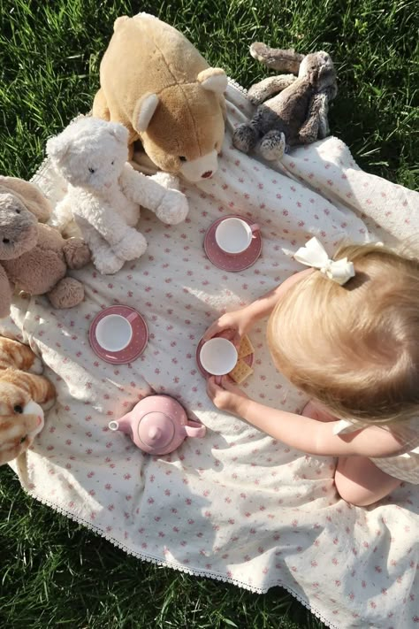 Tea Party Stuffed Animals, Tea Party With Stuffed Animals, Stuffed Animal Picnic, Stuffed Animal Photo Shoot, Stuffed Animal Tea Party, Tea Party Toddler, Stuffed Animal Photography, Baby With Teddy Bear, Baby Tea Party