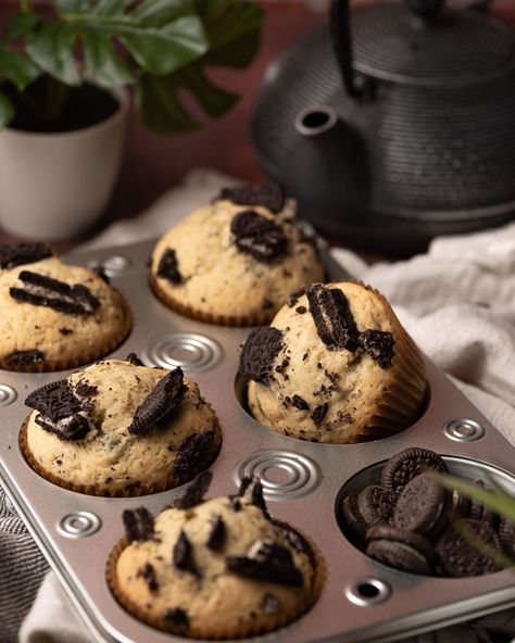 Oreo Muffins Recipe, Oreo Muffins, Fluffy Muffins, Crumble Cookie Recipe, Crumble Cookie, Bakery Style Muffins, Breakfast Cups, Yummy Comfort Food, Muffin Recipe