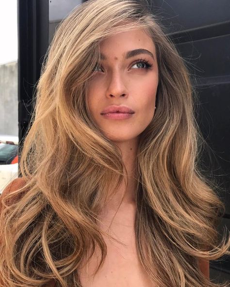 Pretty hair waves #beauty Voluminous Hair, Brown Blonde Hair, Ombre Hair Color, Long Blonde, Long Blonde Hair, Volume Hair, Love Hair, Hair Waves, Brunette Hair Color