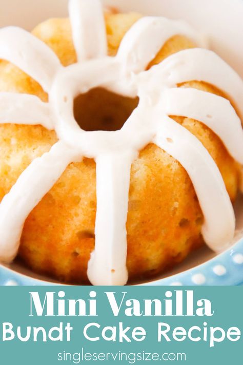 Mini Bunt Cake, Vanilla Bundt Cake, Bunt Cake Recipe, Blueberry Recipe, Mini Bundt Cakes Recipes, Bundt Pan Recipes, Cake Brown, Easy Bundt Cake Recipes, Cake Bundt