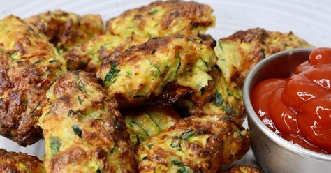 So delicious! Gluten Free High Protein, Zucchini Tots, Cheesy Zucchini, Summer Appetizer, Low Carb Vegetarian, Nutrition Labels, Healthy Appetizers, So Yummy, Calorie Diet