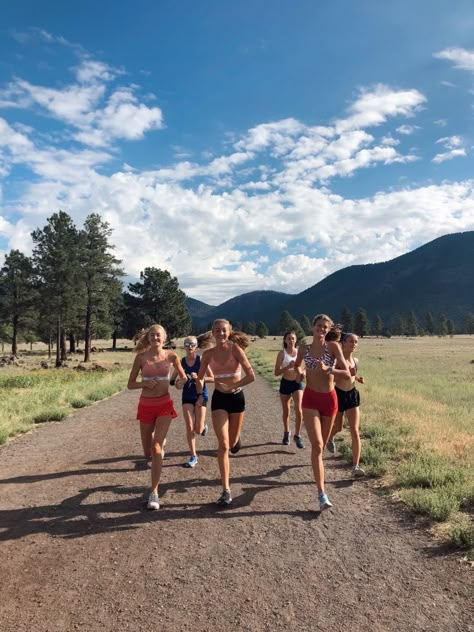 Xc Running, Best Running Gear, Running Pictures, Running Photos, Cross Country Running, Sports Aesthetic, Runner Girl, Running Inspiration, Running Socks