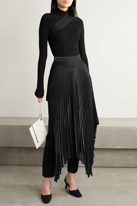 Turtle Neck With Long Skirt, Fendi Boots, Bottega Veneta Pouch, Black Turtle Neck, Statement Skirt, Peter Do, Elegant Outfit Classy, Long Skirt Outfits, Turtleneck Top