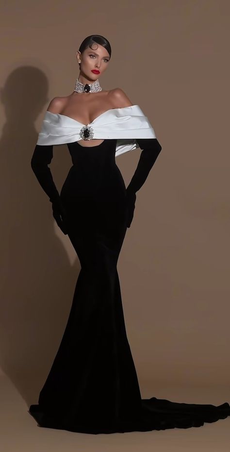 Black Tie Christmas Pictures, Old Black Hollywood Glamour, Soft Dramatic Dresses, Hollywood Glamour Party Outfit, Black Dress With Pearls Necklace, Vintage Glamour Photoshoot, Old Hollywood Outfit Ideas, Black And White Couture, Old Hollywood Outfits