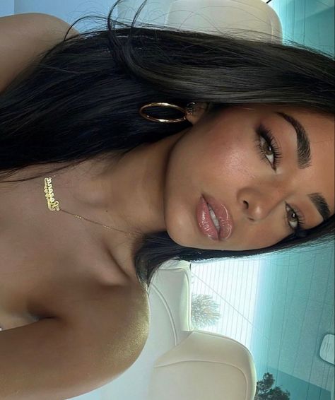 Clean Prom Makeup, First Date Outfit Summer, Gold Jewellery Necklace, Bombshell Makeup, Senior Picture Makeup, Sunkissed Makeup, Makeup Bridesmaid, Date Makeup, Summer Recipe