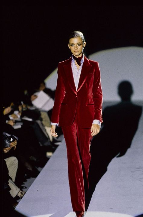 Trish Goff, Georgina Grenville, 1990s Fashion Trends, Red Velvet Suit, Gucci Runway, Tom Ford Gucci, Gucci Suit, Paul Gaultier Spring, Mode Chanel