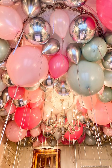 You wont be able to take your eyes of the ceiling with our mega cute balloon ceiling and covered in pastel pink and silver chrome balloons. Pink Silver Balloons, Ballons On Ceiling Birthday, Pink Balloons On Ceiling, Balloon Party Ideas, Pink Ceiling Balloons, Clear Pink Balloons, Balloon Ball, Dirty Thirty Birthday, Balloon Decoration Ideas