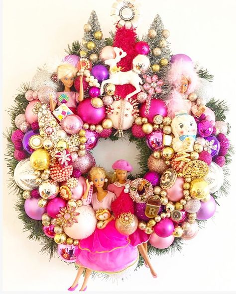 Barbie Wreath Ideas, Barbie Wreath Front Doors, Barbie Wreaths, Barbie Wreath, Barbie Christmas Decorations, Barbie Christmas, Southern Christmas, Custom Barbie, Antique Booth