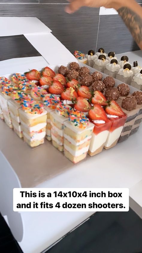 @cal_thebaker: “A quick reel on packing 4 dozen shooters in a 14x10x4” box 🍰📦 ⁣ …when I’m unable to get a…” Mini Cakes In A Cup, Mini Cakes In Cups, Wedding Food Boxes, Mini Sweet Table, Cake Shooters Wedding, No Bake Shooter Desserts, Diy Sweets Table, Easy Sweet Treats For Party, Cake Shooters Recipe