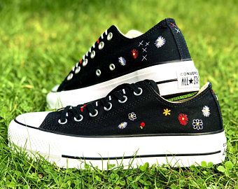 Embroidered Black Converse, Black Converse Chuck Taylor, Converse Noir, All Star Platform, Black Chuck Taylors, Black Chucks, Embroidered Converse, Womens Costume, Denim Embroidery