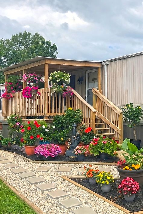 Landscaping Front Of Mobile Home, Mobile Home Landscaping Ideas, Mobile Home Landscaping, Side Ideas, Garden Nook, Gardens Ideas, Mobile Home Porch, Front Yard Garden Design, Farm Garden