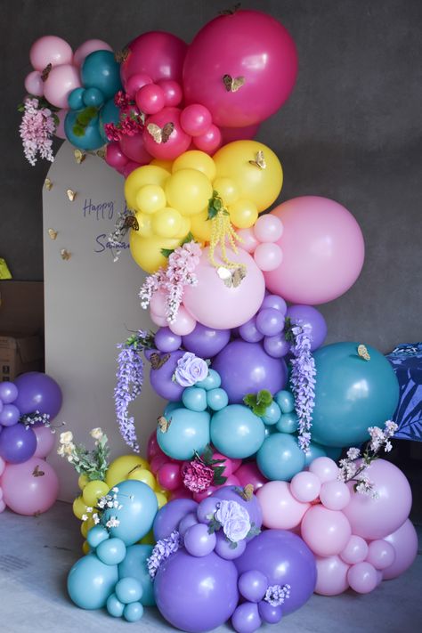 Encanto Birthday Balloons, Encanto Bday Party, Encanto Balloon Decor, Encanto Balloon Bouquet, June Birthday Party Themes, Isabella Birthday Party Encanto, Encanto First Birthday, Encanto Balloon Garland, Encanto Balloons