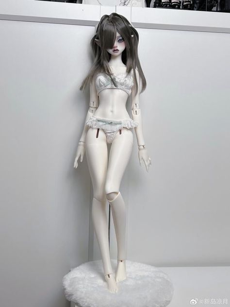 Ball Jointed Dolls Pose, Bjd Doll Poses, Balljointeddoll Base, Doll Body Reference, Ferrous Sulfate, Dolly Doll, Cute Website, Body Sketches, Body Pose Drawing