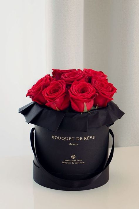 Săpunuri Handmade, Rosen Box, Flower Box Gift, Flower Gift Ideas, Box Roses, Valentines Flowers, Flower Packaging, Chocolate Bouquet, Luxury Flowers