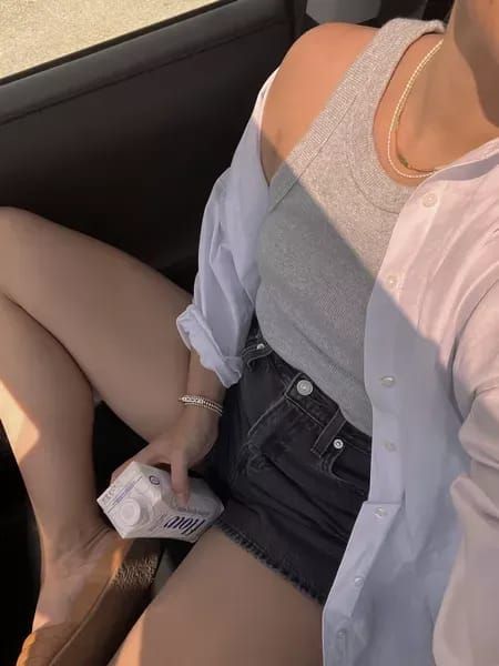 Gray Tank Outfit, Denim Shorts Outfit Summer Casual, Grey Tank Top Outfit, Black Shorts Outfit Summer, Black Denim Shorts Outfit, Black Jean Shorts Outfit, Grey Top Outfit, Grey Shorts Outfit, Basic Outfits Summer