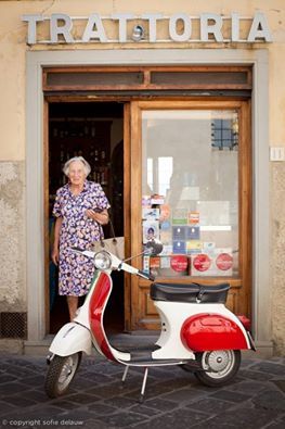 Italian streetlife... Trattoria Italiana, Vespa Girl, Italian Lifestyle, Italian Life, Living In Italy, Vespa Lambretta, Scooter Girl, Vespa Scooters, Shop Fronts