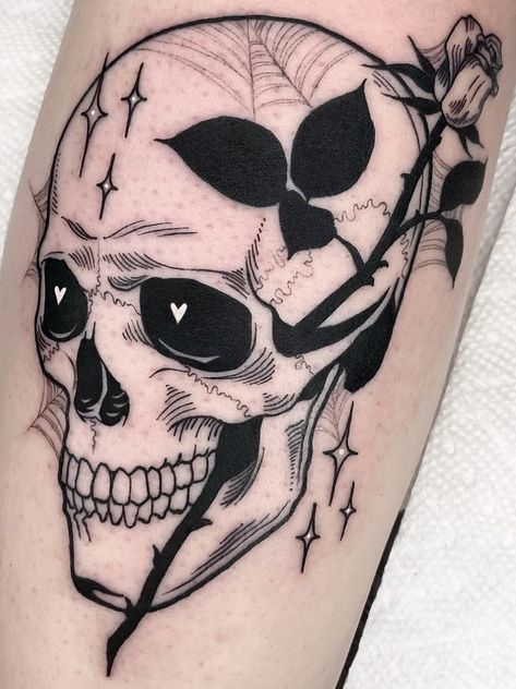 Pretty Skull Tattoos For Women, Pretty Skull Tattoos, Memento Mori Tattoo, Trippy Tattoo, Old School Ink, Medium Tattoos, Skull Rose Tattoos, Surreal Tattoo, Skull Sleeve Tattoos