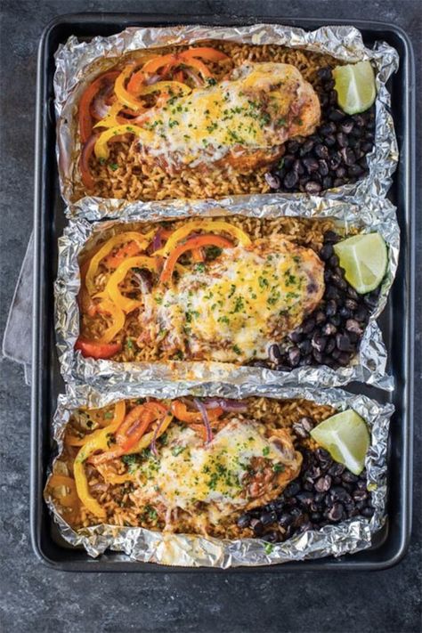 Chicken And Rice Foil Packets, Grilled Chicken And Rice, Gimme Delicious, Taco Chicken, Foil Pack Dinners, Foil Packet Dinners, Healthy Grilled, Southwestern Chicken, Foil Pack Meals