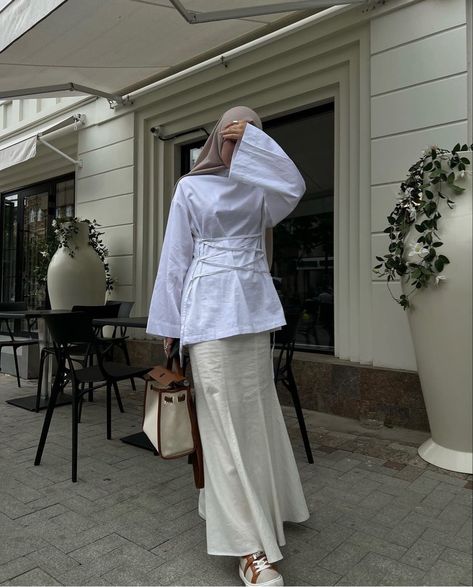 Prom Casual Outfit, Long White Skirt Outfit Modest, Summer Hijab Outfits Skirts, Eid Outfit Inspo 2024, Summer Skirts 2024, Long Skirt Modest Outfits, Hijabi Maxi Skirt Outfit, Skirt Satin Outfit, White Skirt Outfit Hijab