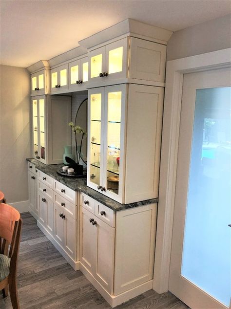 Built In Sideboard Dining Room, Dining Room Built In Cabinets, Built In China Hutch, Built In Sideboard, Dining Room Built Ins, Dining Room Built In, Built In China Cabinet, Kitchen Display Cabinet, Sideboard Dining Room