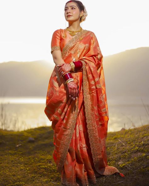 Newlywed Saree Look, Newly Wed Look Indian, Newly Wed Indian Bride Look In Saree, Newly Married Saree Look, Newly Wed Indian Bride Look, Kashmiri Bride, Post Wedding Shoot, Kajol Saree, Marathi Bride