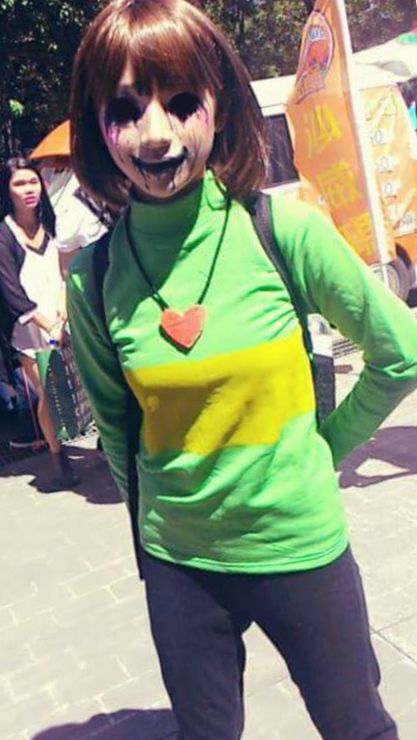 Chara Undertale, Undertale Cosplay, Undertale Comic Funny, Undertale Memes, Awesome Cosplay, Undertale Funny, Undertale Drawings, Freaking Awesome, Undertale Art