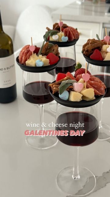 Nicolle | Cheese, Wine, Easy Appetizers & Recipes on Instagram: "DETAILS HERE ✨⬇️  Because girls really just want wine & cheese for Valentine’s Day 💗🧀🍷   These appetizer wine glass toppers are PERFECT for hosting Galentine’s Day with your girls this year! A little snacky snack to go along the your wine 🧀🍷  Check my storefront for the link to these wine coasters AND they arrive before Valentine’s Day 😍  SAVE this for the next cheese and wine night inspiration and follow @convinoboard for mo Charcuterie Personal, Wine And Cheese Party Ideas, Wine Glass Charcuterie, Easy Appetizers Recipes, Winter Bbq, Party Food Bars, Wine Snacks, Gallery Event, Cheese And Wine