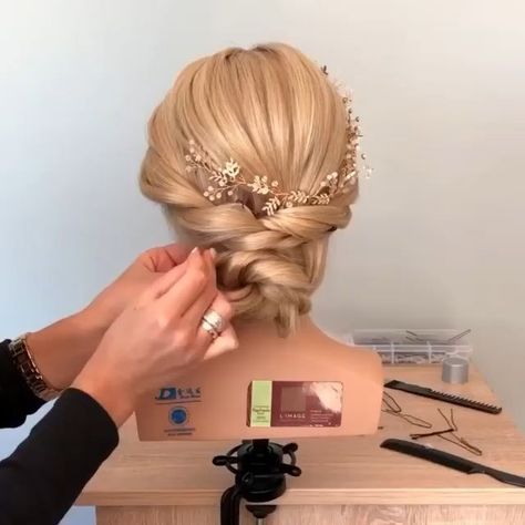 Simple Hairdo For Wedding, Simple Bridal Hair Tutorial, Long Hair Wedding Style Tutorial, Easy Hairstyles For Brides, Sideswept Wedding Hair Tutorial, Bride Easy Hairstyles, Hair Up Do Tutorial Videos, Simple Hairstyles For Bride, Simple Updos For Long Hair Wedding