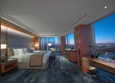 An Iconic City View room at the Shangri La at the Shard Hotel #besthotelslondon #hotelsuite #london #hotels #roomswithaview Shangri La Hotel London, Vincenzo De Cotiis, Urban Hotels, Interior Hotel, London Hotel, Luxury Hotel Room, Shangri La Hotel, Hotel Room Design, Room With A View