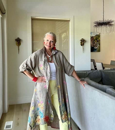 Why The Boho Style is Perfect for Women Over 50 Advanced Style Boho, Boho Witch, Look Boho Chic, Chic Over 50, Boho Style Bedroom, Bohemian Women, Advanced Style, Boho Chic Outfits, Gardening Tools