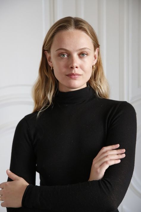 Frida Gustavsson Style, Striking Faces, Black Polo Neck, Editorial Posing, 3d Anatomy, Swedish Model, Frida Gustavsson, Francoise Hardy, Valentino Haute Couture