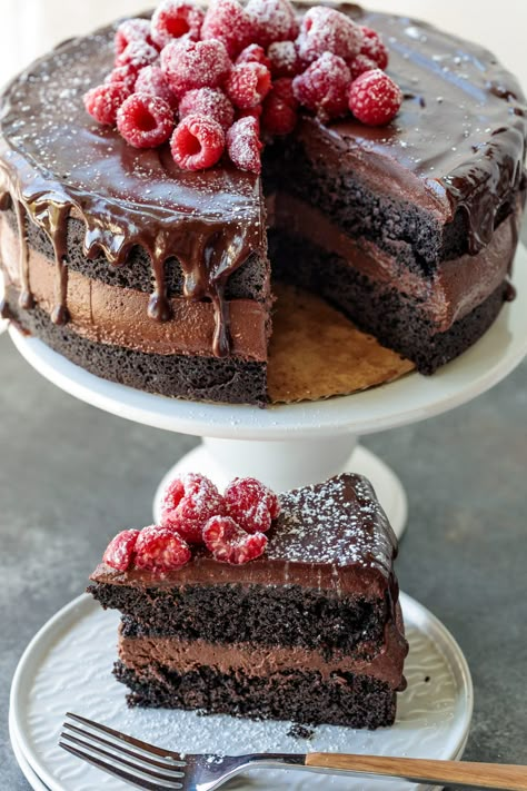 Chocolate And Raspberry Cake, Chocolate Raspberry Cake, Rich Chocolate Cake, Raspberry Cake, Gateaux Cake, Chocolate Bomb, Chocolate Raspberry, Chocolate Cake Recipe, Food Cakes