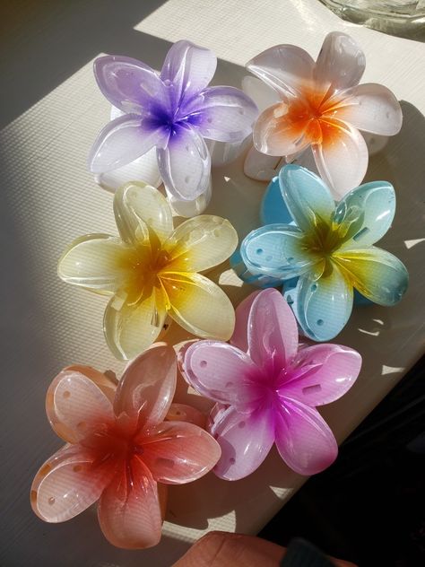 Beautiful Claw Clip, Danielleism Aesthetic, Flower Clips For Hair, Hair Flower Accessories, Flowers Hair Clips, Hair Clips Claw, Hawaiian Flower Hair, Hair Clips Flower, Hair Clip Flower