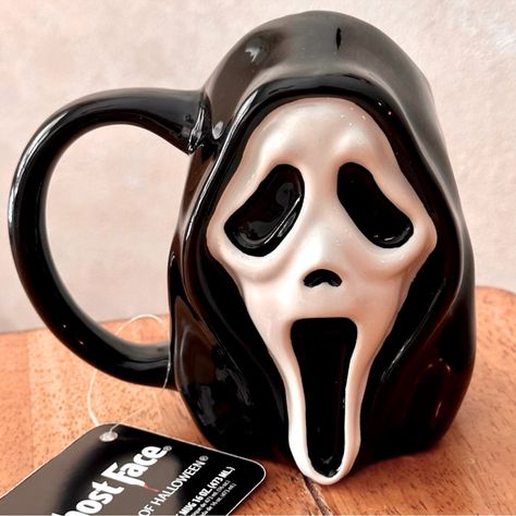 Bioworld Ghost Face Scream Sculpted Ceramic Mug Brand New!! See All Pics For Design, From The Scream Movie Series, The Famous Ghostface Mask Gothic Bedroom Furniture, Ghostface Mask, Halloween Tea Party, Goth Kitchen, Goth Houses, Horror Room, Class 2023, Horror Villains, Halloween Miniatures