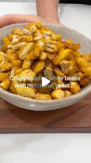 Judith Kaplun on Instagram: "Crispy roasted white beans with nutritional yeast 🤗

These crispy air fryer cannellini beans are the perfect healthy snack or great for adding texture and flavors to salads or soup toppings!😋 

Adding nutritional yeast gives it a nice cheesy favour🤗

🫘Drain and rinse 1 can of cannellini beans and use paper towels to gently pat them dry. 
🫘Add the beans to air-fryer and lightly spray avocado oil. 
Season with nutritional yeast, oregano,garlic powder,turmeric, sweet paprika,salt & pepper and mix beans. 
🫘Add beans to air-fryer for 12-15 minutes at 400 ( shake basket frequently)
Serve in a bowl and enjoy! 

✨follow @jkhealthyliving for more easy healthy recipes! 🤗

#beans #cannellinibeans #highprotein #foodie #easyrecipes #airfryer #easyrecipes #snacks #hea Soup Toppings, Sweet Paprika, Cannellini Beans, Nutritional Yeast, Paper Towels, White Beans, Snack Ideas, Avocado Oil, Easy Healthy Recipes