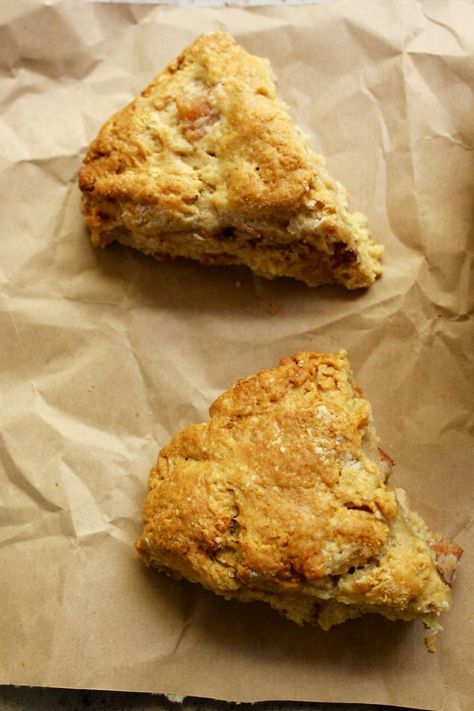 Roasted Quince and Honey Scones – REAL SIMPLE FOOD Honey Scones, Roasted Quince, Quince Recipes, Quince Jelly, Quince Fruit, Breakfast Scones, Fruit Scones, Nigel Slater, Simple Food