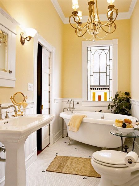 Cottage Bathroom Design Ideas, Country Style Bathrooms, Cottage Style Bathrooms, Yellow Bathroom Decor, Minimalist Bathroom Design, Bright Bathroom, Yellow Bathroom, Cottage Market, Cottage Bathroom