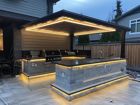 31 Patio Lighting Ideas | Garden.Lighting Back Garden Bar Ideas, Patio Lights Ideas, Bbq Patio Ideas, Outdoor Kitchen Lighting Ideas, Bar Ideas For Garden, Outdoor Kitchen Patio Ideas, Outdoor Patio Bar Ideas, Backyard Kitchen Ideas, Outdoor Bar Ideas