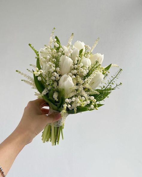 Green Bridal Bouquet Simple, Posey Bouquet Wedding, Wedding Bouquets Bridesmaids White, Bridal Bouquet Beach Wedding Simple, Kate Middleton Bouquet Wedding, Bridal Bouquet Petite, Tulip Wildflower Bouquet, European Bridal Bouquet, Simple White Floral Bouquet