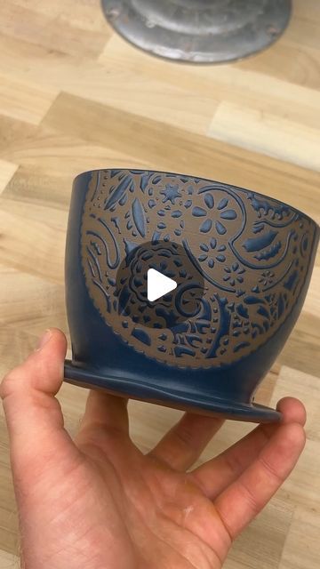 Amaco Brent on Instagram: "The perfect combo! 30M Milk Chocolate Clay + any Satin Matte color + a vinyl decal = ✨ Magic ✨ 
_
#amacohowto #glazingwithamaco #chocolateclay #amacobrent #amaco #satinmatteglaze #amacosatinmatte #clay #ceramics #pottery" Ceramic Glaze Recipes Cone6, Amaco Glaze Combinations, Chocolate Clay, Amaco Brent, Amaco Glazes, Ceramic Glaze Recipes, Speckled Clay, Ceramic Glaze, Glaze Recipe